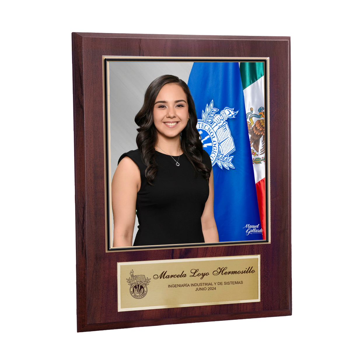 Modelo 40 - Foto 7x8" sobre una base café con placa dorada personalizada con nombre, carrera y generación