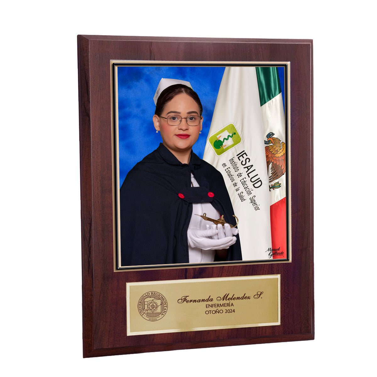 Modelo 40 -  Foto 7x8" sobre una base café con placa dorada personalizada con nombre, carrera y generación
