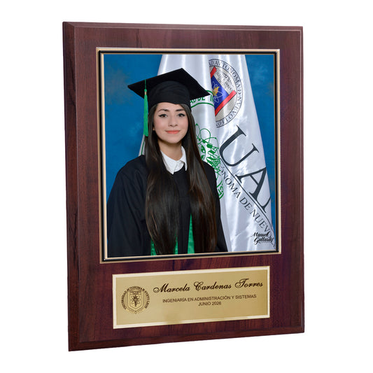 Modelo 40 -  Foto 7x8" sobre una base café con placa dorada personalizada con nombre, carrera y generación