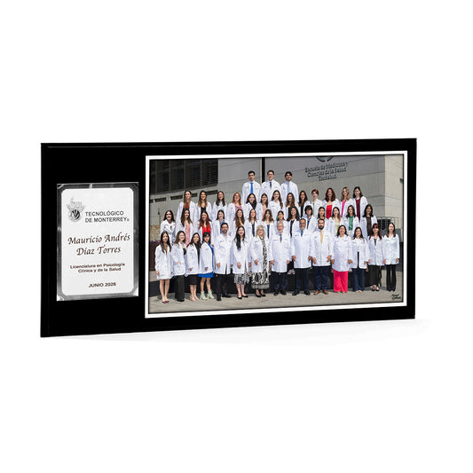 Modelo 2 - Foto 11x20” con placa plateada personalizada y base negra